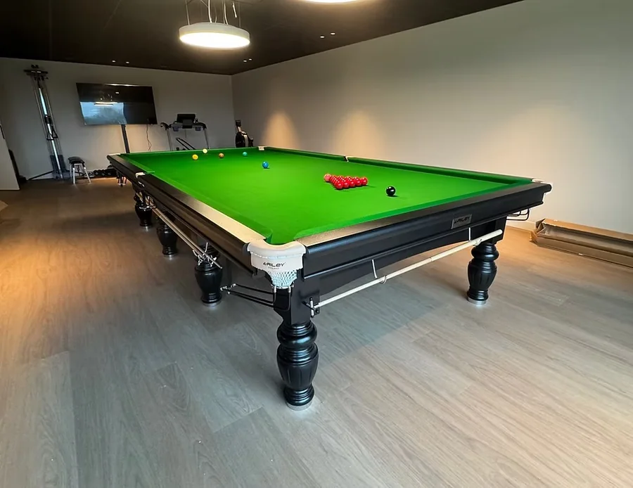 The Aristrocat Riley snooker table